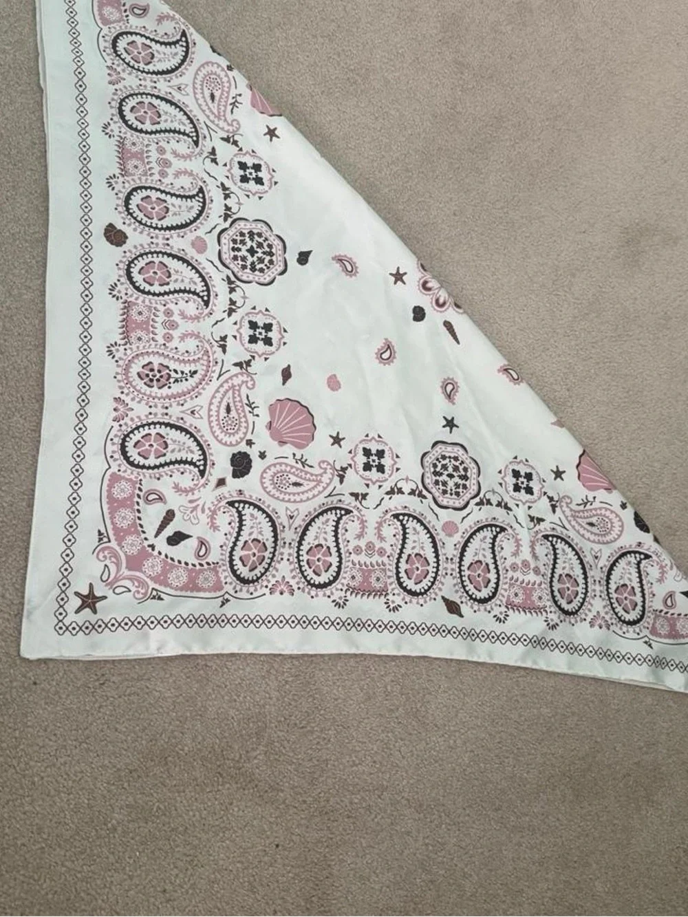 🤍🎀 American Eagle Satin Paisley Scarf – Never Used